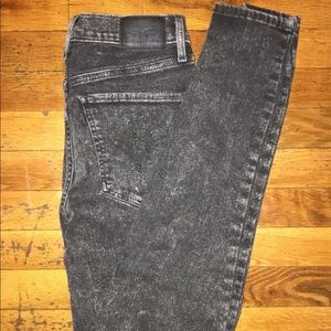 Levi Distressed High Waisted Skinny Jeans